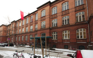 Älteres Bild des Schulgebäudes von der Straßenseite